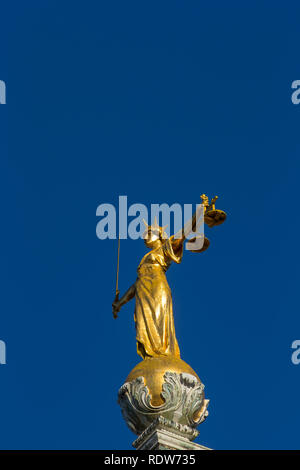 Lady Gerechtigkeit Statue auf der Oberseite des Old Bailey, zentralen Strafgerichtshof in London, England. Stockfoto