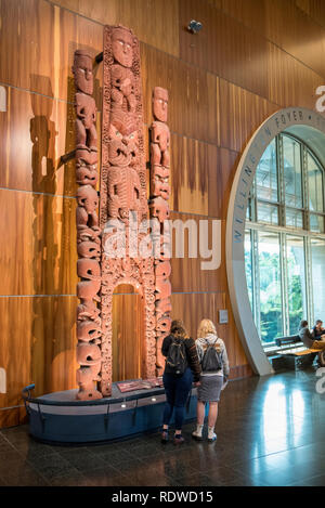 Innenraum Szenen des Museums von Neuseeland Te Papa Tongarewa. Hinweis: Die Fotografie der meisten Maori Exponate wurde sogar mit drücken Sie Anmeldeinformationen verboten. Stockfoto