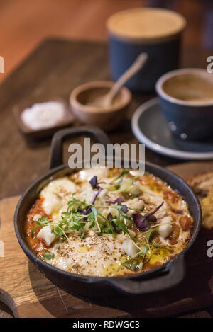 Die Schale ist ein Restaurant, Bar, Brauerei und die Kaffeerösterei, eine private Allee aus Ghuznee Street in Te Aro, Wellington, Neuseeland. Stockfoto