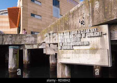 Das Wellington Schriftsteller Fuß verfügt über 23 typografische Skulpturen entlang der Uferpromenade, die Hommage an die Stadt über Gedichte oder Zitate aus schreiben Pay Stockfoto