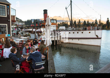 Szene am Ufer des Lake Wakatipu in Queenstown auf der Südinsel von Neuseeland. Stockfoto