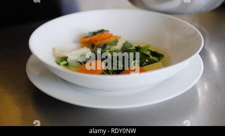 Gemüsesuppe cap Cay in Schüssel. Traditionelle asiatische Suppe cap Cay Stockfoto