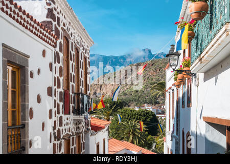 Ansicht zwischen zwei Häuser in den Bergen von Gran Canaria Stockfoto