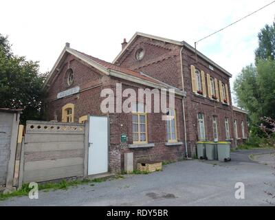 Arques (Pas-de-Calais, Fr) ancienne Gare coté Rue. Stockfoto