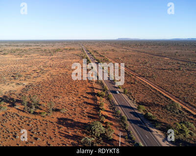 Antenne des Stuart Highway durch flache trockenen Wüste Land in der Nähe von Port Augusta South Australia Stockfoto