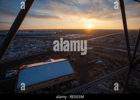 Die Sonne geht hinter einem schneebedeckten Wüste in Santa Teresa, New Jersey in der Nähe von El Paso Stockfoto