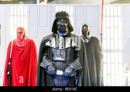 Birmingham, Großbritannien - 17 März, 2018. Cosplayer gekleidet, wie Marvel Star Wars Darth Vader und Praetorian Wachen an einem Comic Con in Birmingham, Großbritannien Stockfoto