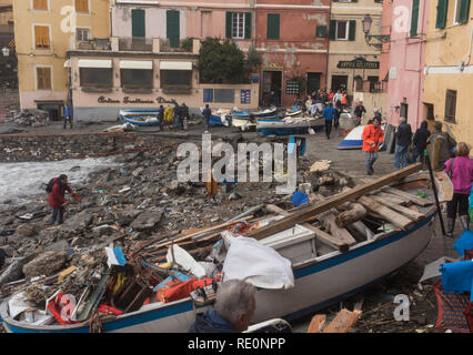 Alte Dorf von Boccadasse nach seastorm im Oktober 2018, Ligurien, Italien Stockfoto