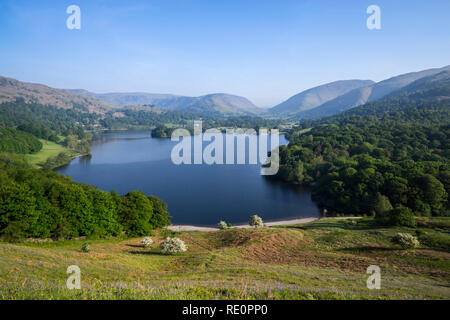 Grasmere im Frühjahr gesehen von loughrigg Terrasse, Nationalpark Lake District, Cumbria, England, Großbritannien Stockfoto