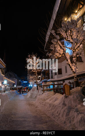 SEEFELD, Österreich - Januar 07, 2019: Nachtansicht von Seefeld in Tirol, eine wichtige touristische Erholungsort beliebt für Schneesport und alpine h Stockfoto