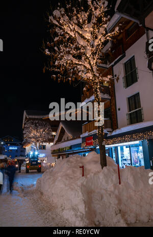 SEEFELD, Österreich - Januar 07, 2019: Nachtansicht von Seefeld in Tirol, eine wichtige touristische Erholungsort beliebt für Schneesport und alpine h Stockfoto