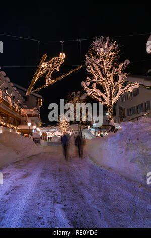 SEEFELD, Österreich - Januar 07, 2019: Nachtansicht von Seefeld in Tirol, eine wichtige touristische Erholungsort beliebt für Schneesport und alpine h Stockfoto