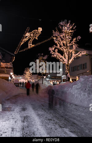 SEEFELD, Österreich - Januar 07, 2019: Nachtansicht von Seefeld in Tirol, eine wichtige touristische Erholungsort beliebt für Schneesport und alpine h Stockfoto