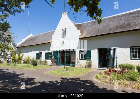 Buitenverwachting Weingut und Restaurant, Constantia, Cape Town, Western Cape, Südafrika. Alte kap-holländische Architektur. Stockfoto