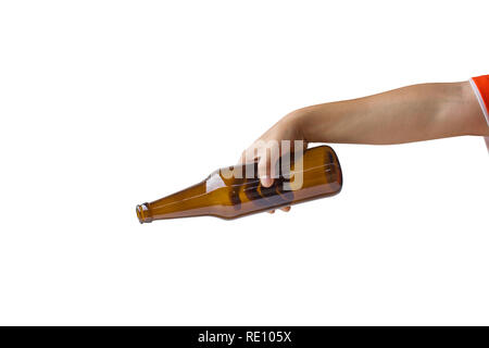 Der Frau hand Bier Flasche ohne Etikett auf weißem Hintergrund abgeschnitten. Beschneidungspfad gehören. Stockfoto