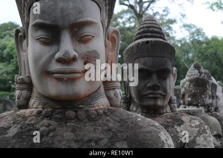 Die wächter der Südtor von Angkor Thom, Tempel von Angkor, Provinz Siem Reap, Kambodscha. © kraig Lieb Stockfoto