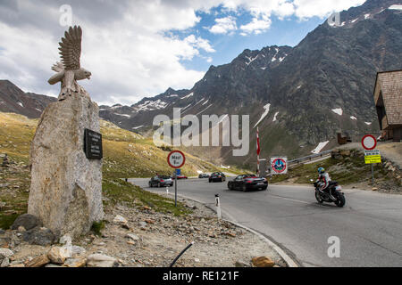 Timmelsjoch Grenze, zwischen Italien und Österreich, die Timmelsjoch-hochalpenstraSSe, pass auf 2474 m Höhe, Pass Road, Stockfoto