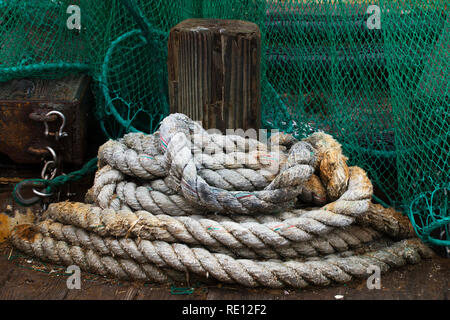 Seil und Fischernetze an den Docks, Marina in Corpus Christi, Texas Stockfoto