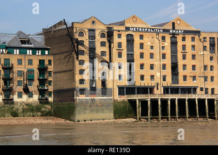 Metropolitan Kai an der Themse Docklands in London, Vereinigtes Königreich Stockfoto