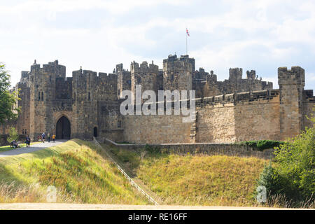 Alnwick Castle aus Gründen, Alnwick, Northumberland, England, Vereinigtes Königreich Stockfoto