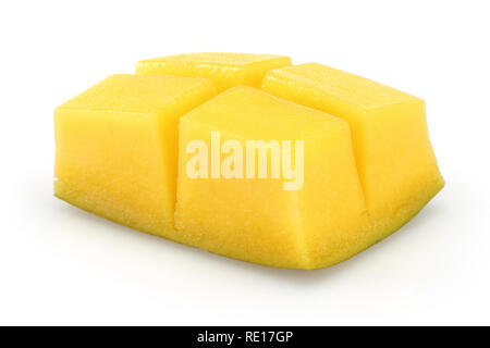 Frische Mango Slices auf weißem Hintergrund Stockfoto