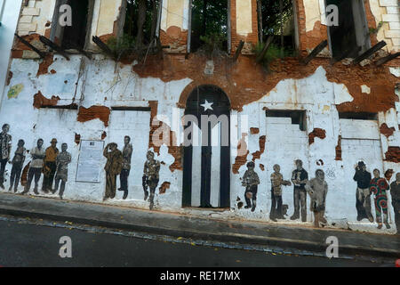 Tür eines zerstörten Haus in San Juan, Puerto Rico Stockfoto