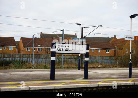 "Willkommen in Grantham" Zeichen auf der Plattform der Bahnhof Grantham, Lincolnshire, England Stockfoto