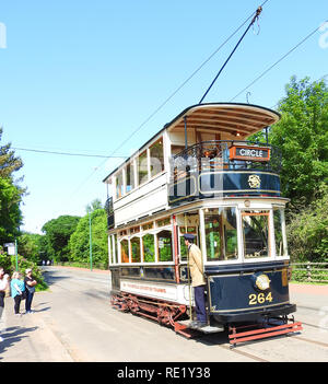 Ein restauriertes Sheffield Corporation Straßenbahn im Service von Beamish, County Durham Stockfoto