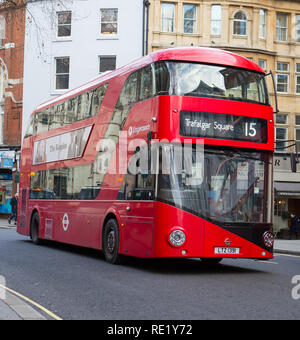 Einen neuen Routemaster Bus hergestellt von Wrightbus und auch der neue Bus nach London, Boris Bus oder Borismaster bekannt. Transport für LondonÕs business pl Stockfoto