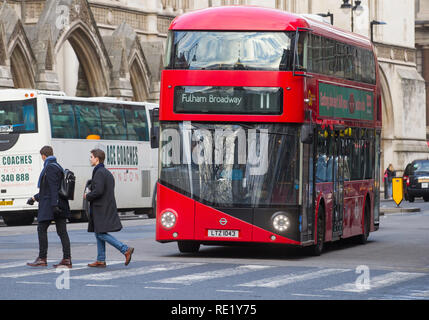 Einen neuen Routemaster Bus hergestellt von Wrightbus und auch der neue Bus nach London, Boris Bus oder Borismaster bekannt. Transport für LondonÕs business pl Stockfoto