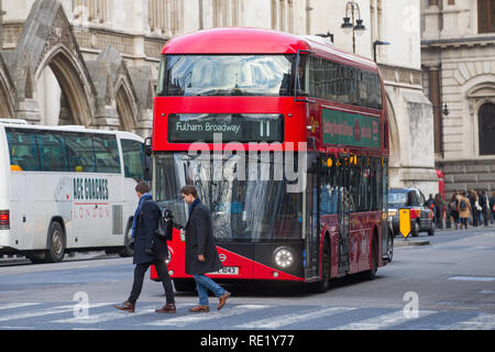 Einen neuen Routemaster Bus hergestellt von Wrightbus und auch der neue Bus nach London, Boris Bus oder Borismaster bekannt. Transport für LondonÕs business pl Stockfoto