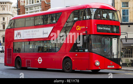 Einen neuen Routemaster Bus hergestellt von Wrightbus und auch der neue Bus nach London, Boris Bus oder Borismaster bekannt. Transport für LondonÕs business pl Stockfoto