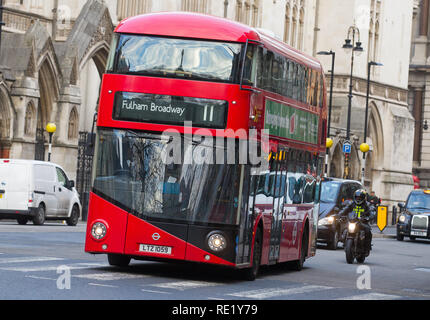 Einen neuen Routemaster Bus hergestellt von Wrightbus und auch der neue Bus nach London, Boris Bus oder Borismaster bekannt. Transport für LondonÕs business pl Stockfoto