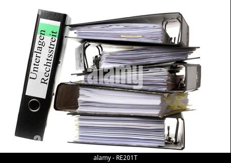 Ringbücher, in deutscher Sprache für Dokumente für einen Rechtsstreit mit der Bezeichnung Stockfoto