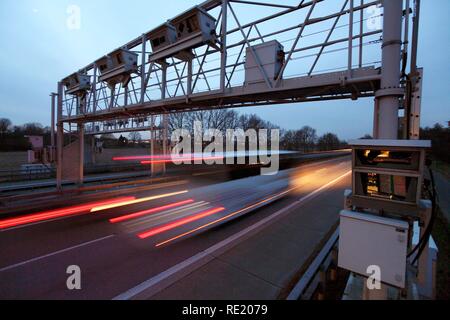 Tollgate, Autobahnmaut Erhebung, der deutschen Autobahn A 3 in der Nähe von Hamminkeln, Niederrhein, Nordrhein-Westfalen Stockfoto