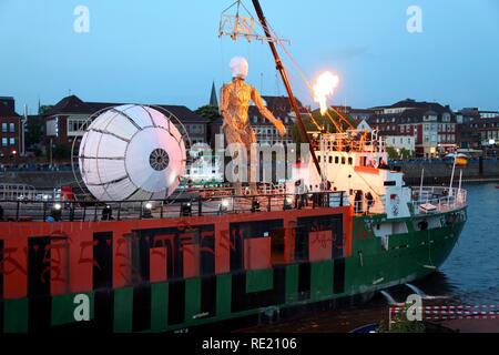 Globale Rheingold, theatralischen Spektakel der Spanischen Theatergruppe La Fura dels Baus, Eröffnung des Theater Festival Duisburg Stockfoto