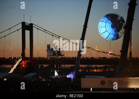 Globale Rheingold, theatralischen Spektakel der Spanischen Theatergruppe La Fura dels Baus, Eröffnung des Theater Festival Duisburg Stockfoto