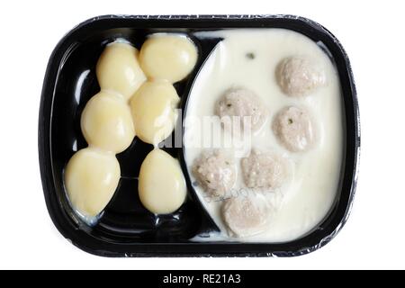 Mahlzeit in einem Kunststoffbehälter, vorgekocht, für eine Person Portioniert, Frikadellen mit Kartoffeln Stockfoto