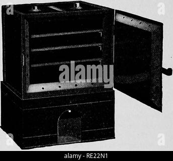 . Pharmazeutische Bakteriologie, mit besonderem Bezug auf die Desinfektion und Sterilisation. Die Bakteriologie. 38 PHARMAZEUTISCHE BAKTERIOLOGIE. Dick, da es dann nicht genug Baumwolle die Öffnung n oder noch zu dünn zu gelangen, wie es dann durch die Baumwolle gezwungen werden. Der Stecker darf nicht zu fest sein, wie das mit nachträgliche Manipulationen stören würde, aber auch nicht zu locker, aus offensichtlichen Gründen. Genug Baumwolle Projekt über die Eröffnung von bereit halten sie zwischen den Fingern im späteren Betrieb zu ermöglichen. Sie können auch mit den Fingern allein getan werden, aber das ist mühsam und nicht-professio Stockfoto