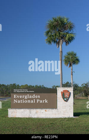 Eingangsschild an der Ernest F. Coe Besucherzentrum in den Everglades National Park in der Nähe von Homestead, Florida Stockfoto
