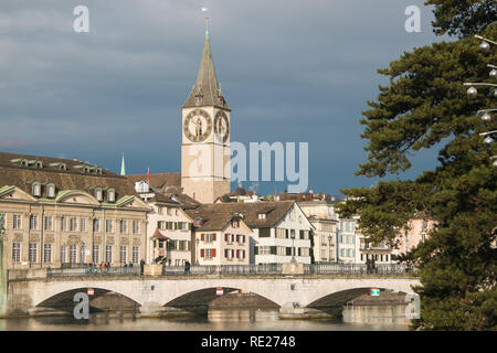 Alte Brücke über die Limmat in Zürich, Schweiz Stockfoto