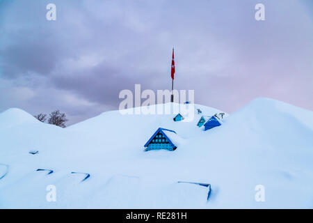 Paladoken ski resort Vertreter mit kleinen Haus am Eingang von Erzurum Stockfoto