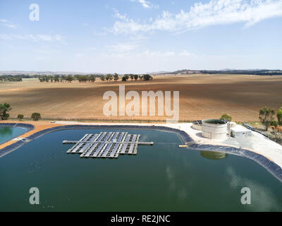 Luftbild der Kläranlage, die eine innovative Design wird mit Solarstrom zu belüften behandeln verunreinigtes Wasser Jamestown South Australia Stockfoto