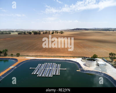 Luftbild der Kläranlage, die eine innovative Design wird mit Solarstrom zu belüften behandeln verunreinigtes Wasser Jamestown South Australia Stockfoto