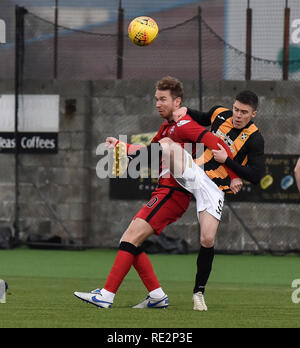 METHIL, Schottland, Großbritannien. East Fife FC nahm auf Greenock Morton in der William Hill Scottish Cup 4 Runde im Bayview Stadion. Die Liga 1 Teil Timer schlug die Mannschaft aus einer Liga vor, um sie in die fünfte Runde. Bild: Robert Thomson (Greenock Morton) und Ross Dunlop (East Fife) © Dave Johnston/Alamy leben Nachrichten Stockfoto