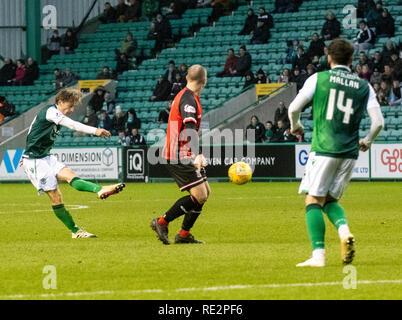 Edinburgh, Midlothian, Großbritannien. 19.01.2019. Bild zeigt: Hibs' offensive Mittelfeldspieler, Ryan Gauld, schießt in der zweiten Hälfte als Hibs spielen Wirt nach Elgin City in der vierten Runde des schottischen Schale an der Easter Road Stadium, Edinburgh Credit: Alamy/Ian Jacobs Credit: Ian Jacobs/Alamy leben Nachrichten Stockfoto