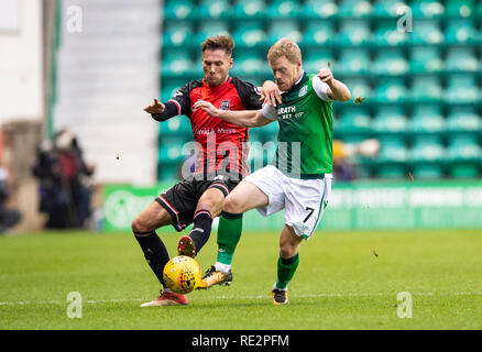 Edinburgh, Midlothian, Großbritannien. 19.01.2019. Bild zeigt: Elgin zentralen Mittelfeldspieler, Brian Cameron und Hibs 'linke Mittelfeldspieler, Daryl Horgan, konkurrieren für den Ball in der ersten Hälfte als Hibs spielen Wirt nach Elgin City in der vierten Runde des schottischen Schale an der Easter Road Stadium, Edinburgh Credit: Alamy/Ian Jacobs Credit: Ian Jacobs/Alamy leben Nachrichten Stockfoto