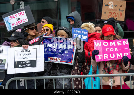 New York, USA, 19. JAN 2019 - Gegendemonstranten tragen Pro - Trumpf am März der Frauen in New York City. Foto von Enrique Shore Credit: Enrique Ufer/Alamy leben Nachrichten Stockfoto