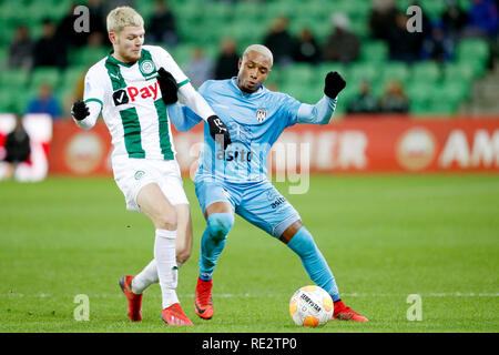 GRONINGEN, 08-07-2019 Fußball, niederländischen Eredivisie Saison 2018 - 2019, Stadion Grolsch Veste. Groningen player Django Warmerdam und Heracles player Lerin Duarte während des Spiels FC Groningen - Herakles Stockfoto