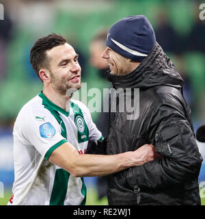 GRONINGEN, 08-07-2019 Fußball, niederländischen Eredivisie Saison 2018 - 2019, Stadion Grolsch Veste. Thomas Bruns und Danny Buijs während des Spiels FC Groningen - Herakles 3-0 Stockfoto